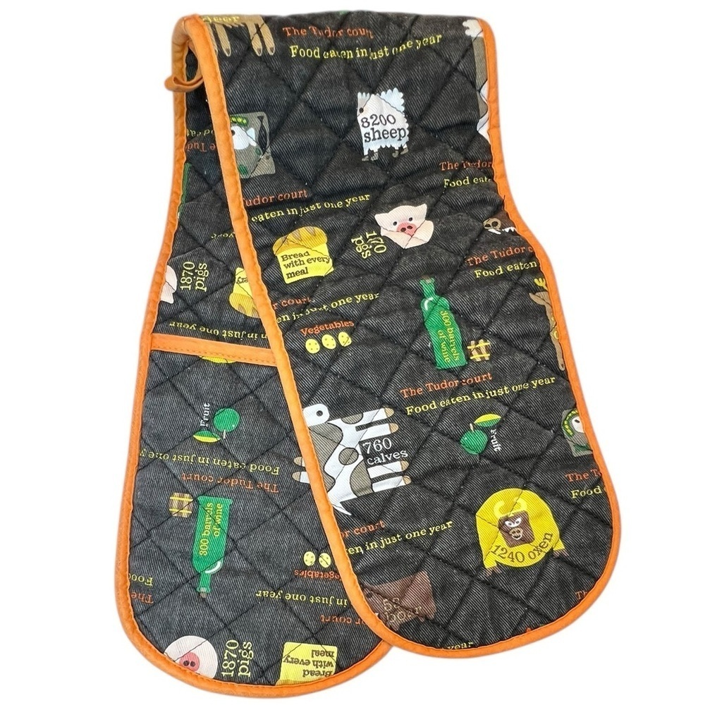 Tudor Court Double glove oven mitts - Animal Farm